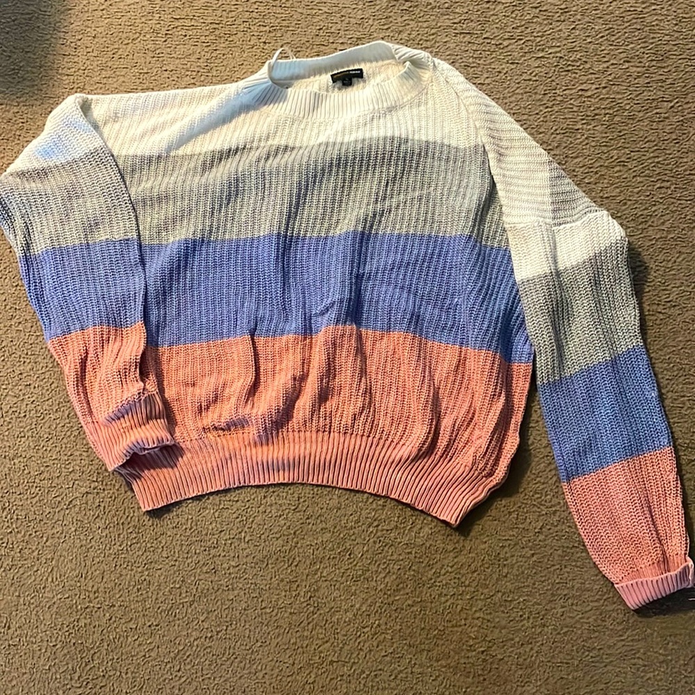 knitted like sweat shirt. worn a few times. no damage. clean. no stains. 1XL